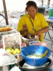 woman making our green papaya salad.JPG (86 KB)